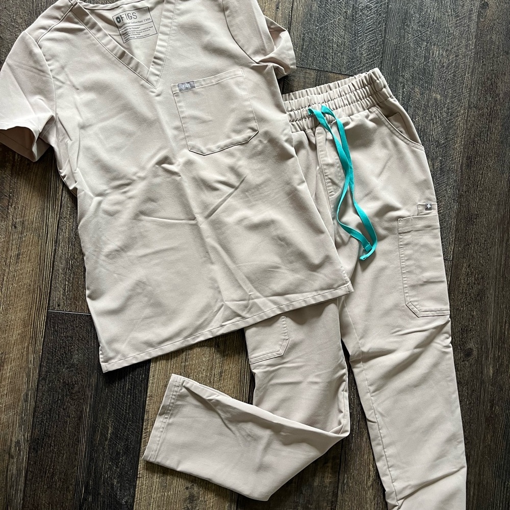 FIGS boulder khaki scrub set xxs